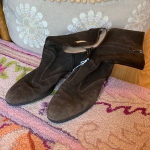 Ferragamo brown suede zip up booties